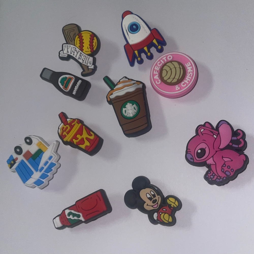 Random selection croc charms - Picture 13 of 16